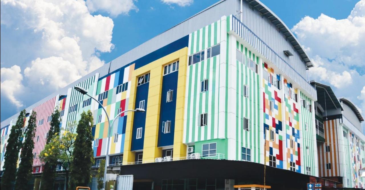 D'Carol Hotel Surabaya Exterior photo