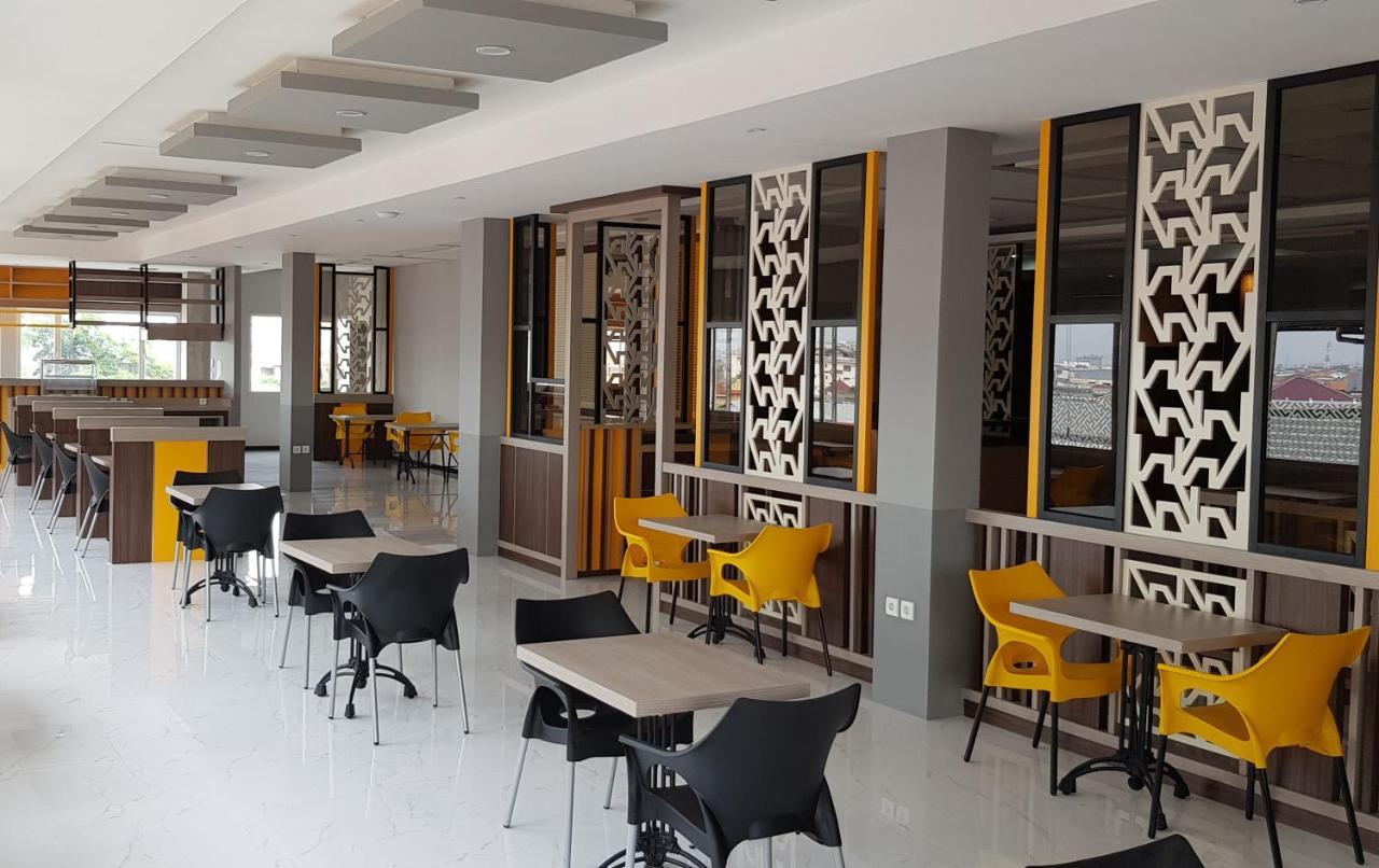 D'Carol Hotel Surabaya Exterior photo