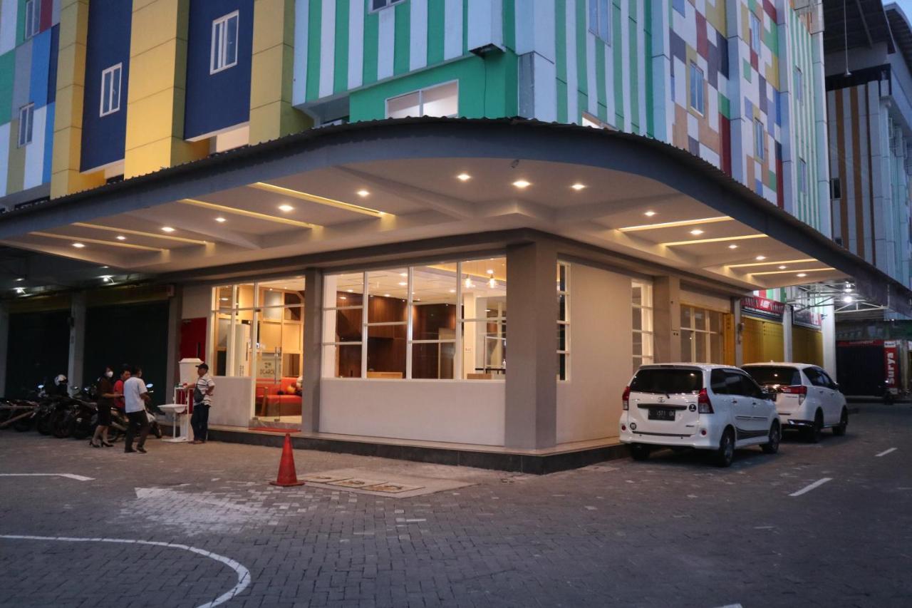 D'Carol Hotel Surabaya Exterior photo